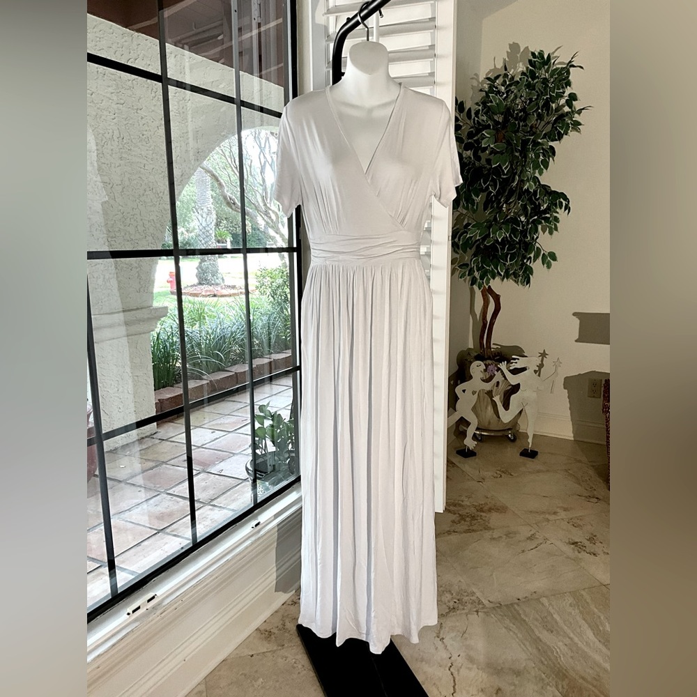 New! Ledbetter White Crossover V Neck Soft White Maxi w/ Pockets!  Size M  NWT!